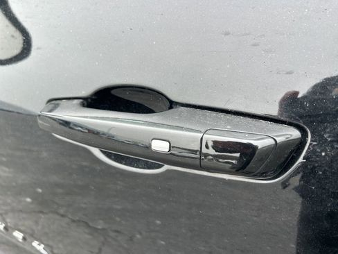 Used 2025 Chevrolet Equinox LT w/ Convenience Package II image 13