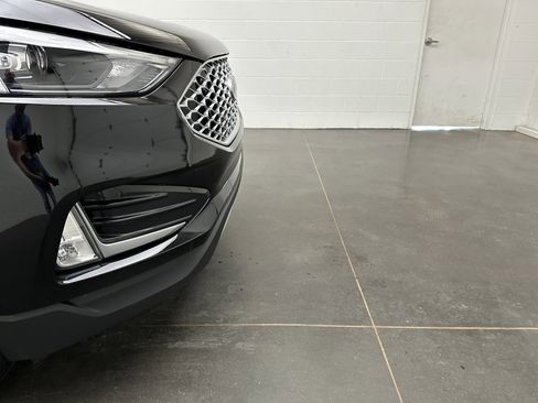 Used 2024 Ford Edge SEL w/ Convenience Package AWD/4WD image 2