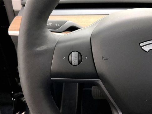 Used 2024 Tesla Model Y Long Range AWD/4WD image 11