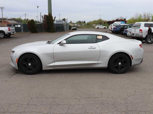 Used 2017 Chevrolet Camaro LT RWD image 8