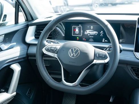 New 2026 Volkswagen Tiguan SE FWD image 33