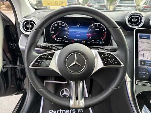Used 2023 Mercedes-Benz GLC 300 4MATIC image 25