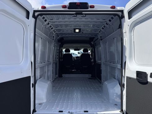 Used 2025 RAM ProMaster 2500 w/ Convenience Group image 7