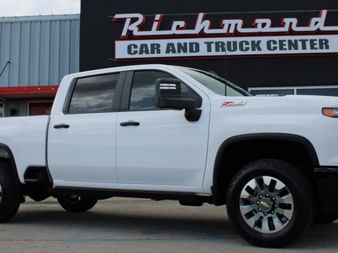 Used 2025 Chevrolet Silverado 2500 Custom w/ Z71 Off-Road Package AWD/4WD image 15