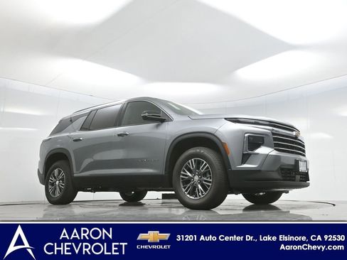 New 2026 Chevrolet Traverse LT image 2