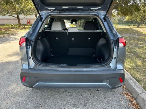 Certified 2024 Toyota Corolla Cross L image 10