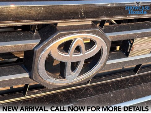 Used 2025 Toyota 4Runner SR5 AWD/4WD image 10