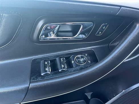 Used 2015 Ford Taurus SEL image 10