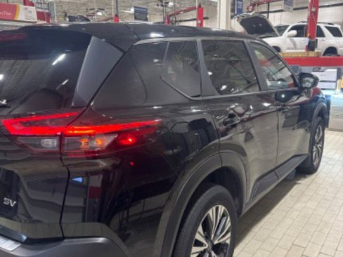 Used 2023 Nissan Rogue SV image 6