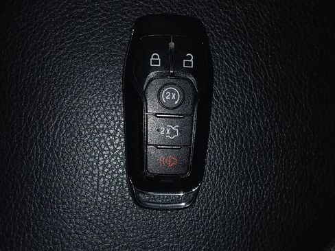 Used 2017 Lincoln MKX Premiere image 32