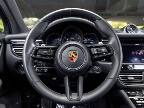 Certified 2026 Porsche Macan AWD/4WD image 29