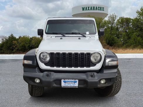 Used 2024 Jeep Gladiator Sport AWD/4WD image 2