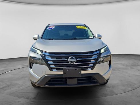 Used 2024 Nissan Rogue SV FWD image 4