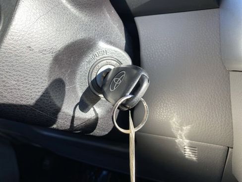 Used 2015 Toyota Highlander LE image 27