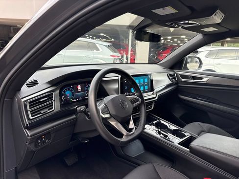 Used 2025 Volkswagen Atlas Cross Sport SE FWD image 14