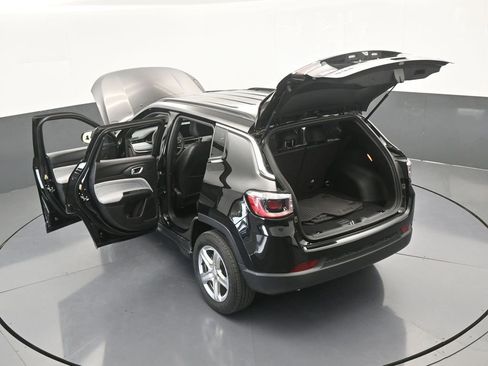 Used 2024 Jeep Compass Latitude image 63