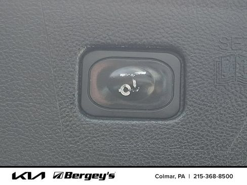 Used 2017 Ford Edge SEL w/ Equipment Group 201A AWD/4WD image 32