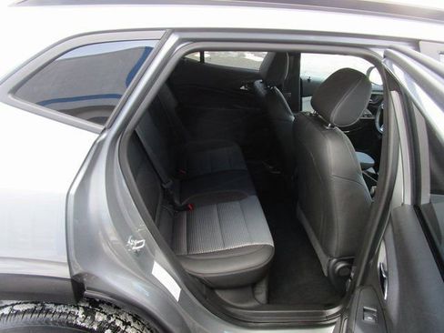 Certified 2025 Chevrolet Trax LT w/ LT Convenience Package FWD image 20