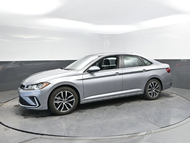 Used 2025 Volkswagen Jetta SE FWD image 7