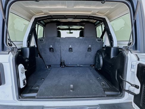 Used 2021 Jeep Wrangler Unlimited Sahara image 18