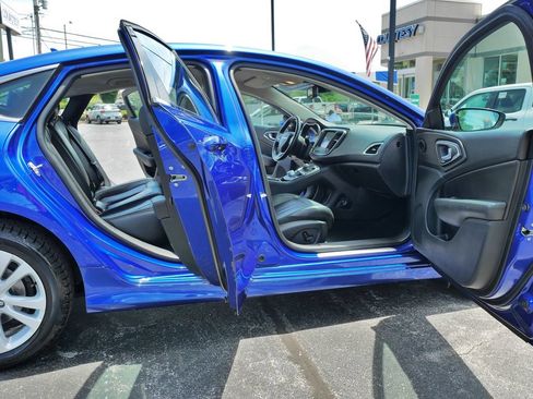 Used 2017 Chrysler 200 Limited Platinum FWD image 10