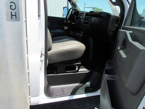 Used 2021 GMC Savana 3500 Extended w/ Power Convenience Package RWD image 13