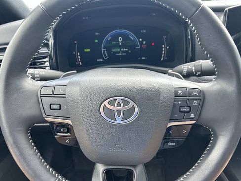 Used 2025 Toyota Camry SE w/ Convenience Package FWD image 27
