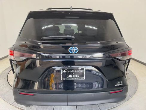 Used 2024 Toyota Sienna XLE w/ XLE Plus Package FWD image 12