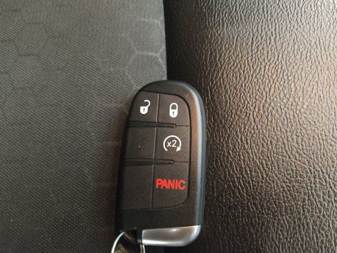 Used 2018 Jeep Compass Latitude w/ Cold Weather Group FWD image 32