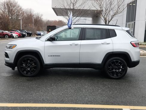 Used 2024 Jeep Compass Latitude image 5