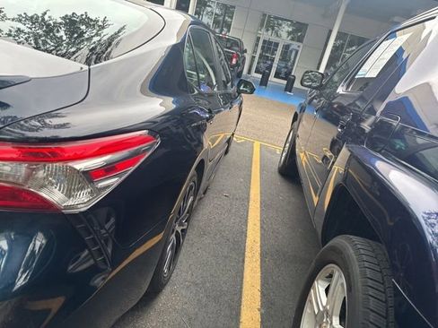 Used 2018 Toyota Camry SE w/ Moonroof Package FWD image 21
