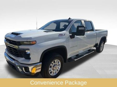 Used 2025 Chevrolet Silverado 2500 LT image 4