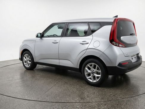 Used 2025 Kia Soul LX w/ LX Technology Package FWD image 6