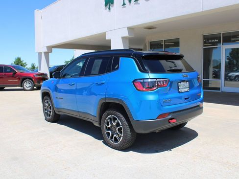 Used 2025 Jeep Compass Trailhawk AWD/4WD image 8