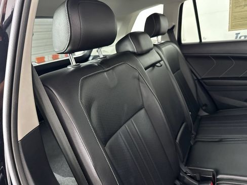Used 2022 Volkswagen Tiguan SE w/ Panoramic Sunroof Package AWD/4WD image 27