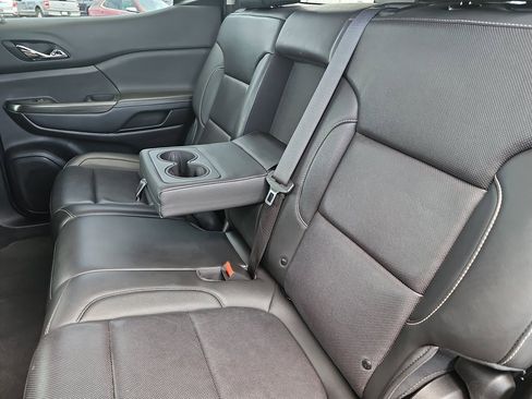 Used 2023 GMC Acadia SLT image 15