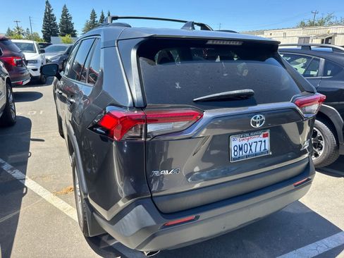 Used 2019 Toyota RAV4 XLE w/ Convenience Package AWD/4WD image 4