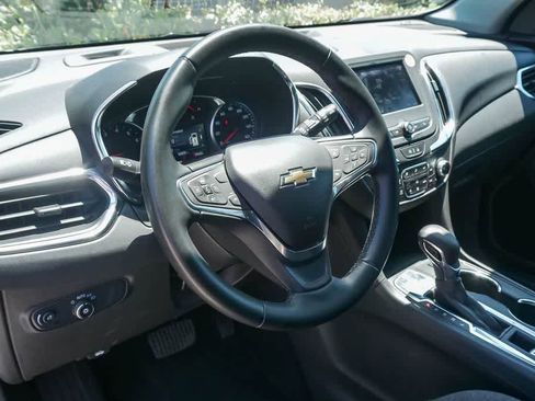 Used 2024 Chevrolet Equinox LT FWD image 16