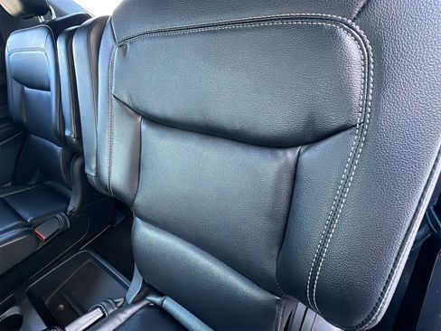 Used 2020 Ford Explorer XLT w/ Equipment Group 202A image 17