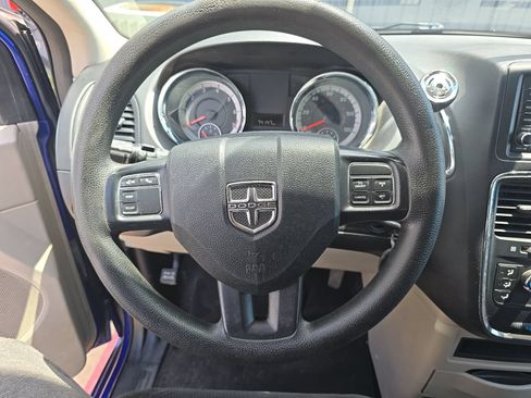 Used 2018 Dodge Grand Caravan SE w/ UConnect Hands-Free Group FWD image 7