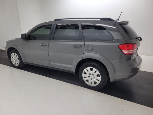 Used 2020 Dodge Journey SE w/ SE Popular Equipment Group FWD image 3