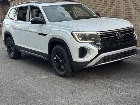 New 2026 Volkswagen Atlas Peak Edition AWD/4WD image 1