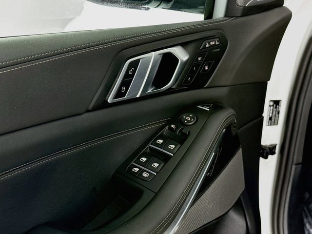Used 2026 BMW X7 xDrive40i w/ M Sport Package AWD/4WD image 18