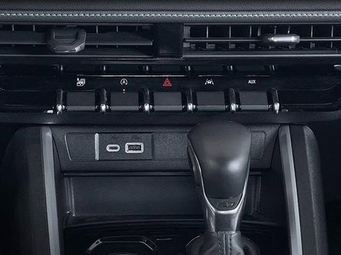 Used 2023 Chevrolet Colorado LT w/ LT Convenience Package image 15