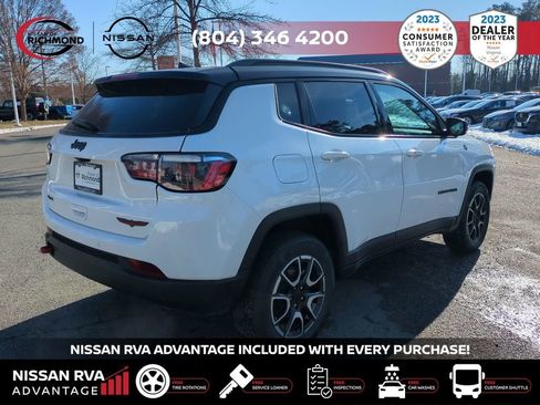 Used 2024 Jeep Compass Trailhawk image 5