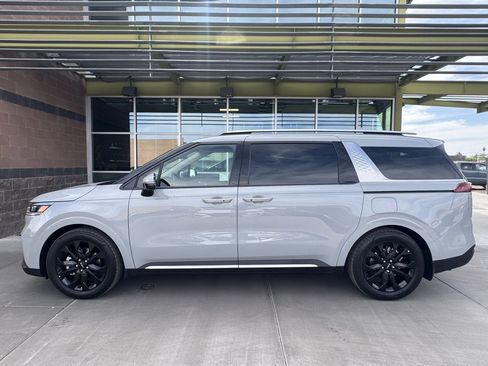 Used 2024 Kia Carnival SX Prestige image 7