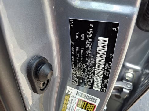 Used 2021 Toyota Highlander XLE AWD/4WD image 27