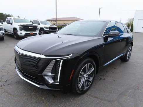 Used 2024 Cadillac Lyriq Luxury AWD/4WD image 3