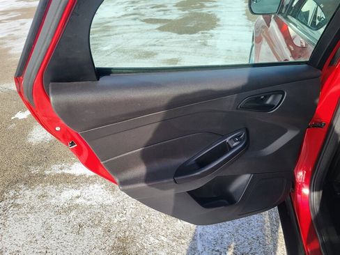 Used 2012 Ford Focus SE w/ SE Sport Pkg image 25