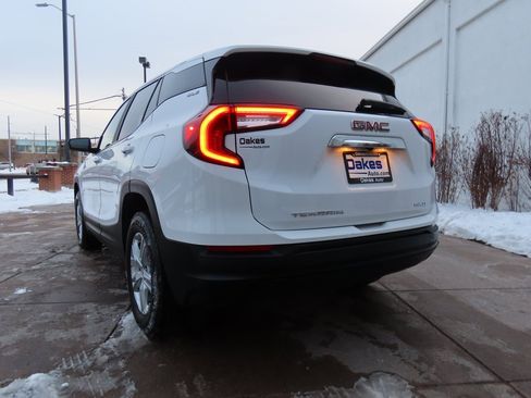 Used 2024 GMC Terrain SLE image 5